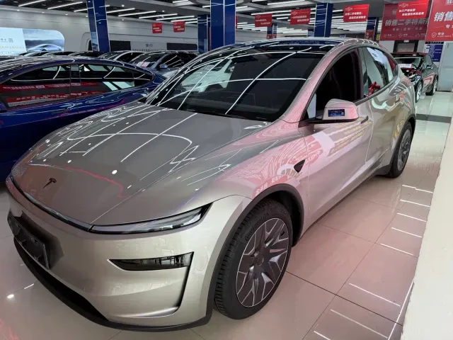 Фотография автомобиля — Tesla Model Y L