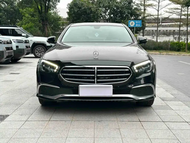 Mercedes-Benz E-Class — Фото автомобиля 2