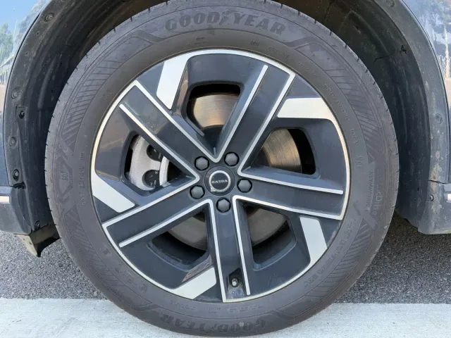 Volvo XC70 Plug-in Hybrid — Фото автомобиля 8