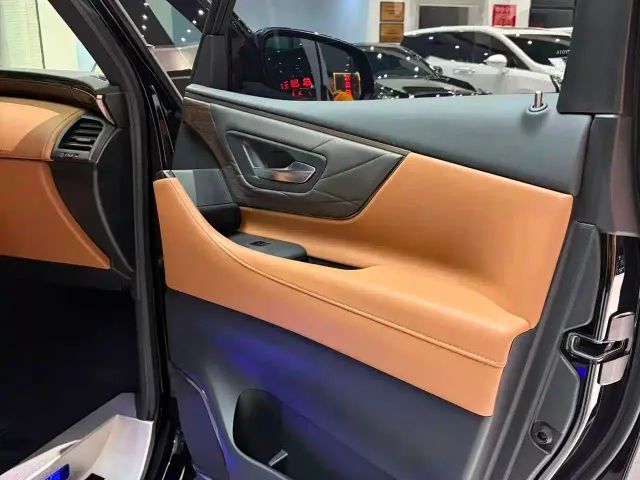 Toyota Vellfire — Фото автомобиля 12