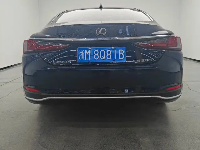 Lexus ES — Фото автомобиля 18