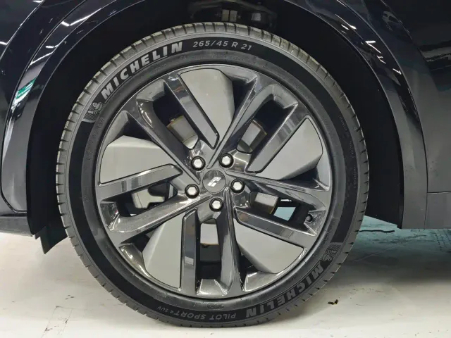 Li Auto L7 — Фото автомобиля 6