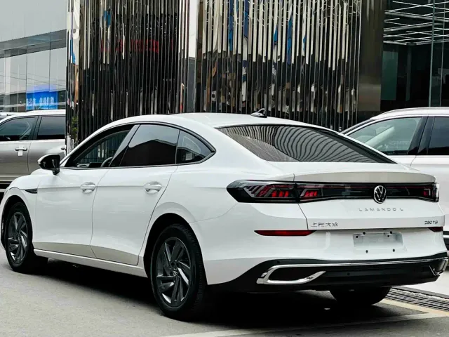 Volkswagen Lamando — Фото автомобиля 4