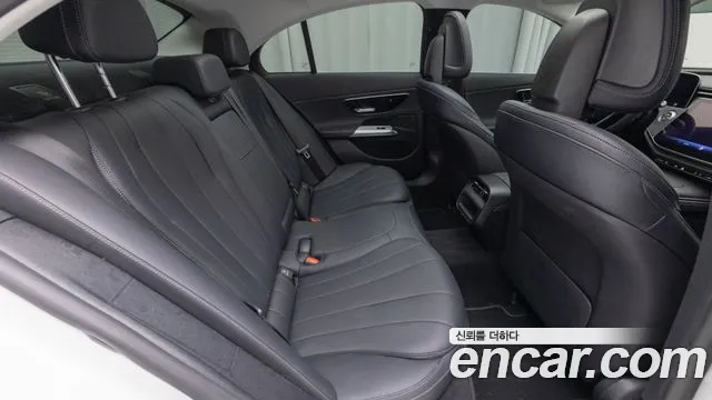 Mercedes-Benz E-Class — Фото автомобиля 10