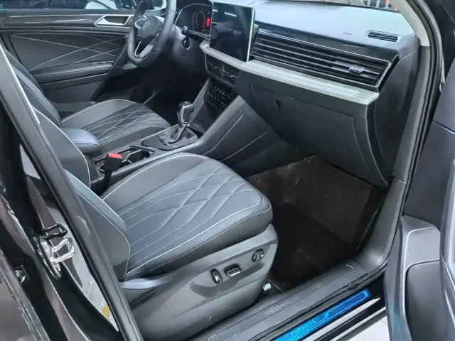 Volkswagen Tiguan L — Фото автомобиля 11