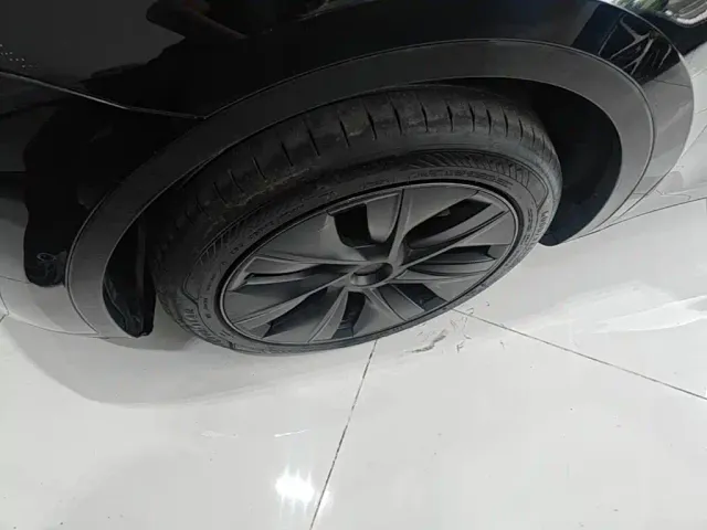 Tesla Model Y — Фото автомобиля 24