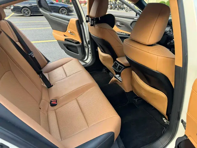Lexus ES — Фото автомобиля 13