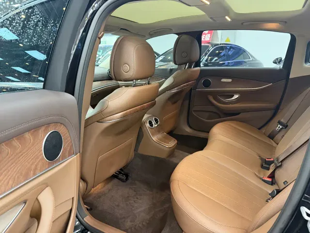 Mercedes-Benz E-Class — Фото автомобиля 8