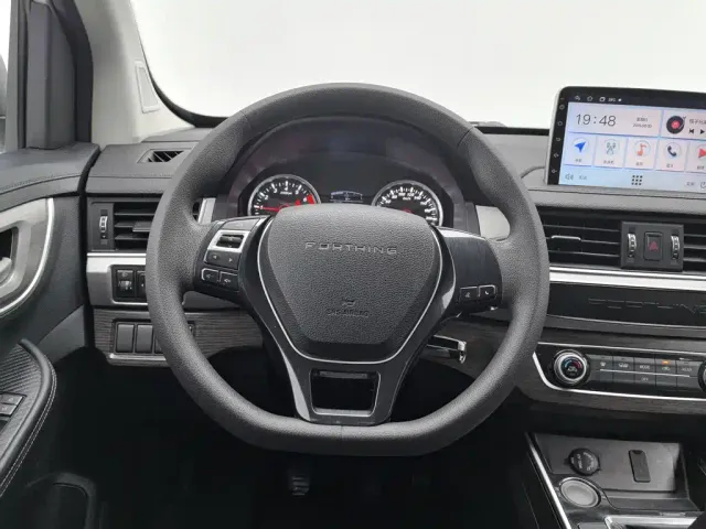 Forthing Fengxing SX6 — Фото автомобиля 11