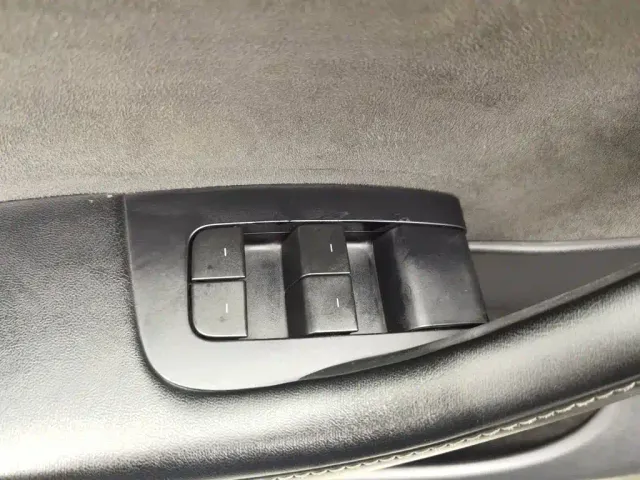 Tesla Model Y — Фото автомобиля 9