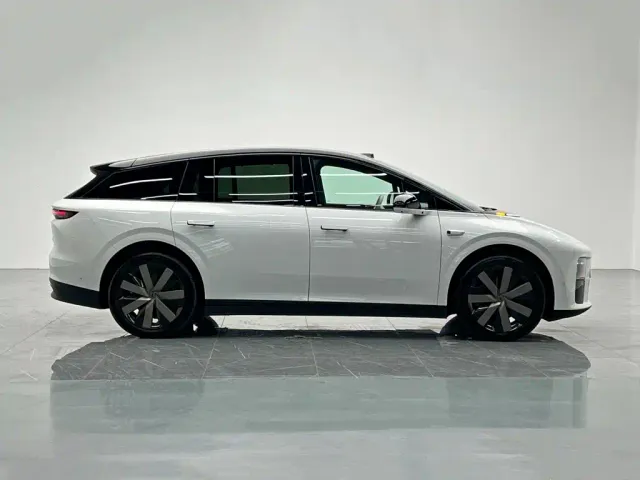 Li Auto i6 — Фото автомобиля 7