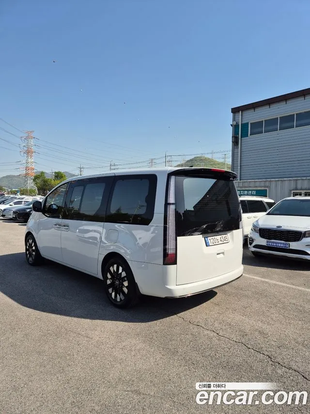Фотография автомобиля — Hyundai Staria