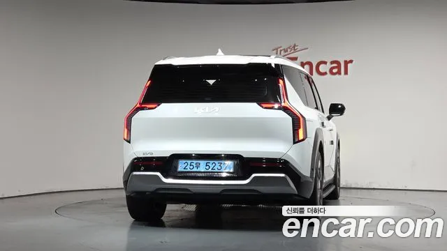 Kia EV9 — Фото автомобиля 4