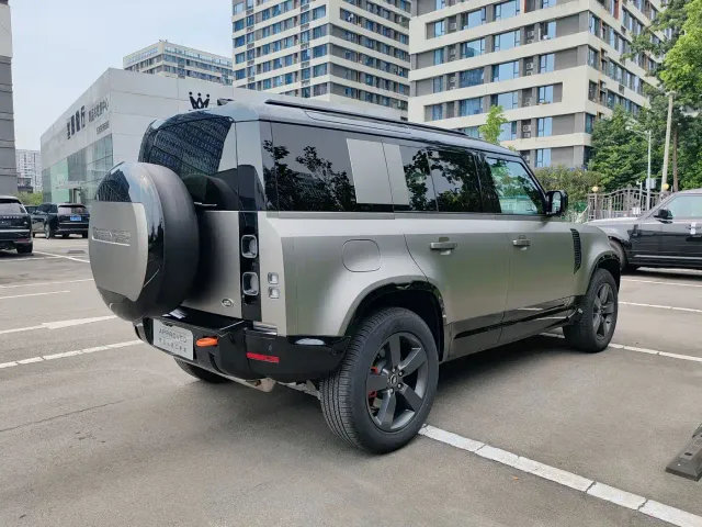 Land Rover Defender — Фото автомобиля 3