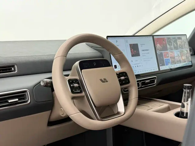 Li Auto MEGA — Фото автомобиля 13