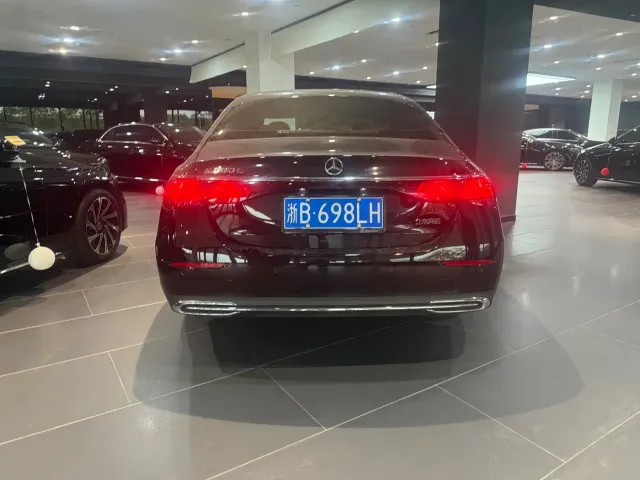 Mercedes-Benz E-Class — Фото автомобиля 7