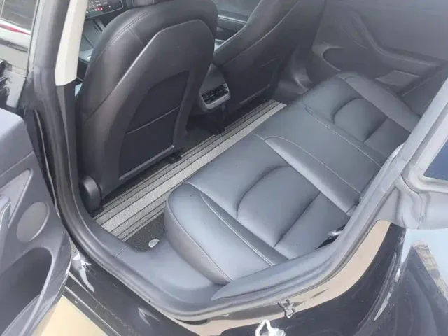 Tesla Model 3 — Фото автомобиля 11