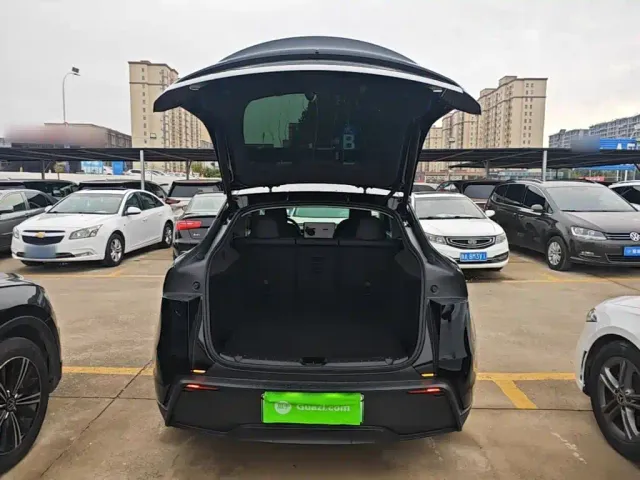 Tesla Model Y — Фото автомобиля 18