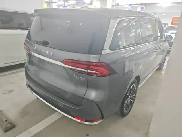 Roewe iMAX8 — Фото автомобиля 6