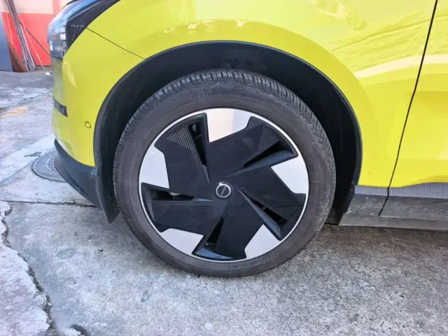 Volvo EX30 — Фото автомобиля 22