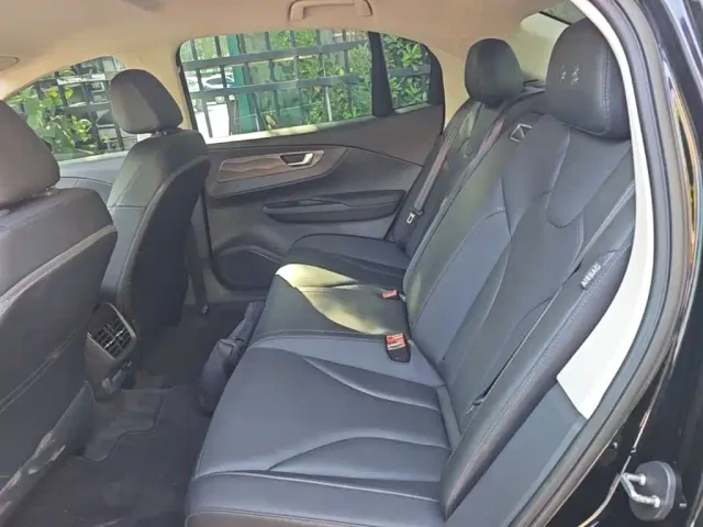 Hongqi E-QM5 — Фото автомобиля 16