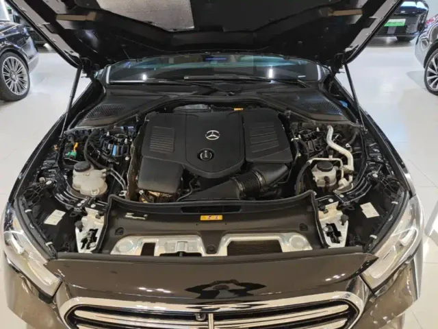 Mercedes-Benz E-Class — Фото автомобиля 19