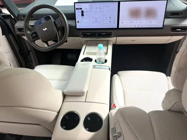 Li Auto MEGA — Фото автомобиля 15