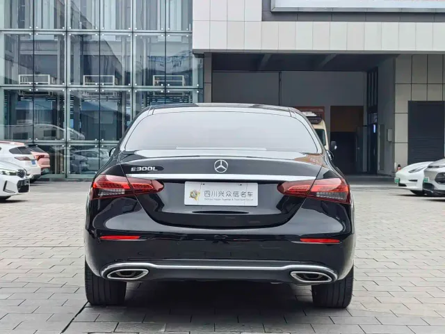 Mercedes-Benz E-Class — Фото автомобиля 5