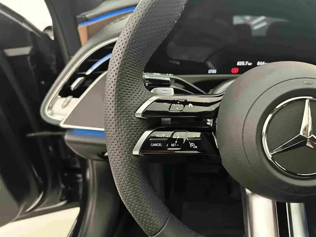 Mercedes-Benz E-Class — Фото автомобиля 9