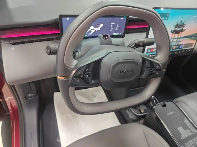Lynk & Co Z20 — Фото автомобиля 10