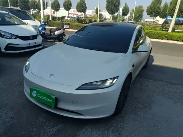 Фотография автомобиля — Tesla Model 3