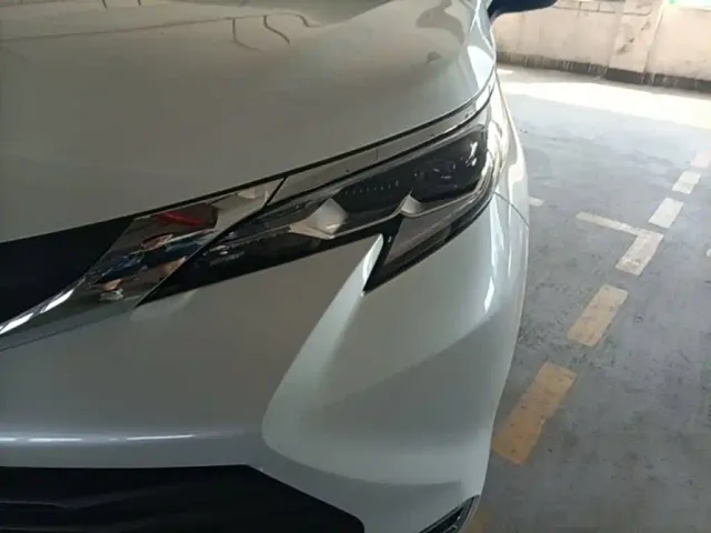 Toyota Sienna — Фото автомобиля 23
