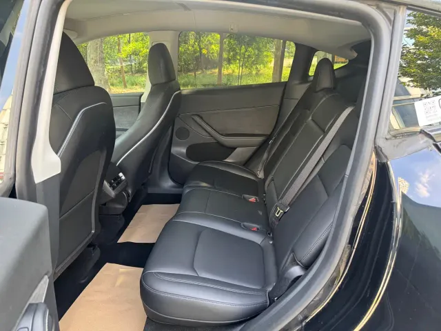 Tesla Model Y — Фото автомобиля 7