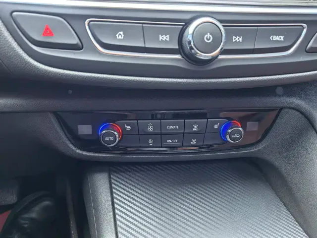 Buick Regal — Фото автомобиля 12