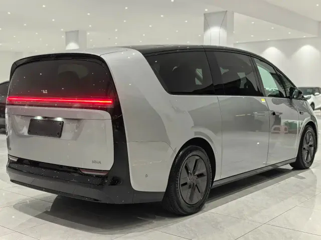 Li Auto MEGA — Фото автомобиля 4