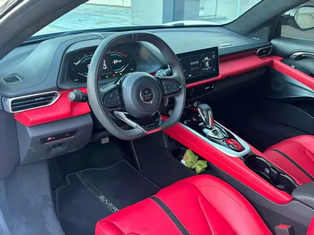 Lotus Emira — Фото автомобиля 5