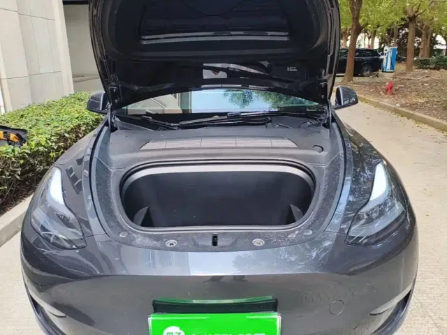 Tesla Model Y — Фото автомобиля 19