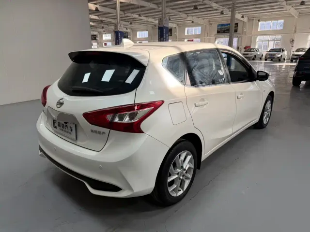 Nissan Tiida — Фото автомобиля 4