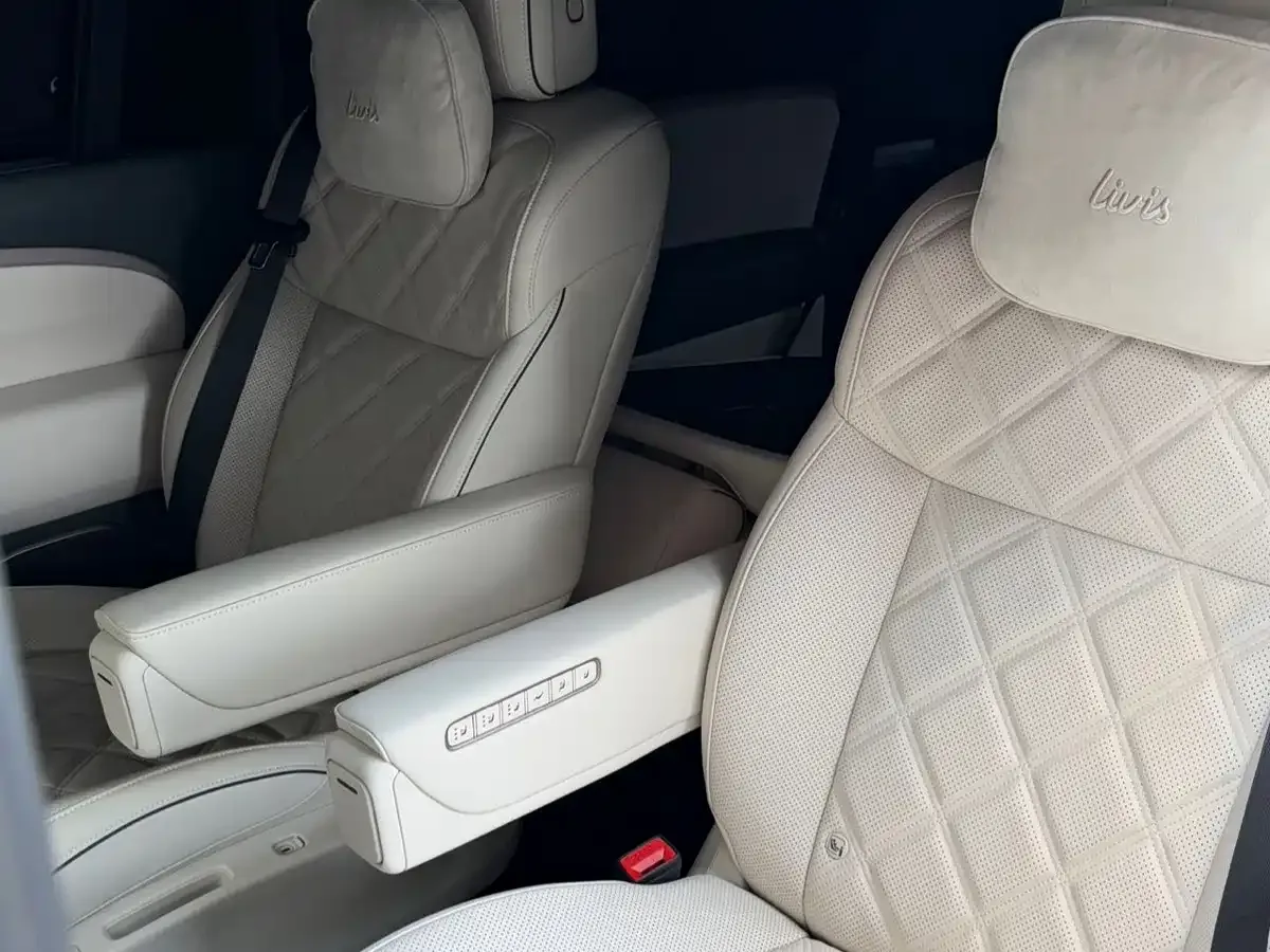Li Auto Li Xiang L9 2026 Base Model — Фото автомобиля 17