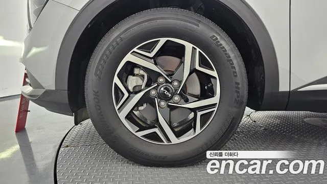 Kia Sportage Sportage 5-е поколение Бензин 1.6 турбо 2WD — Фото автомобиля 3
