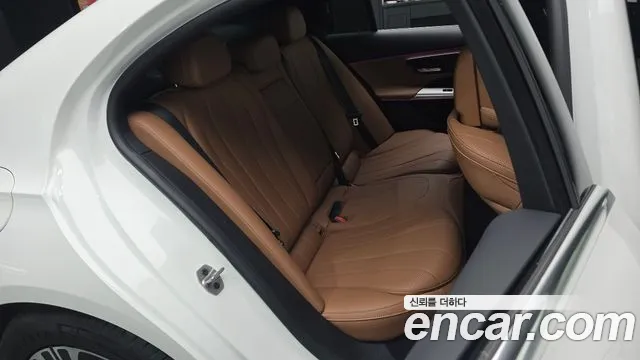 Mercedes-Benz E-Class — Фото автомобиля 3