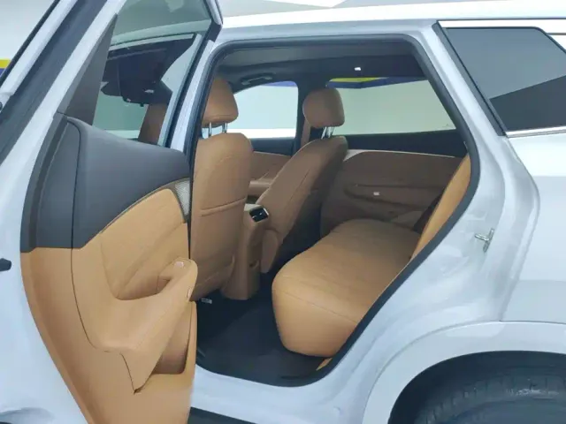Dongfeng Aeolus L8 — Фото автомобиля 11