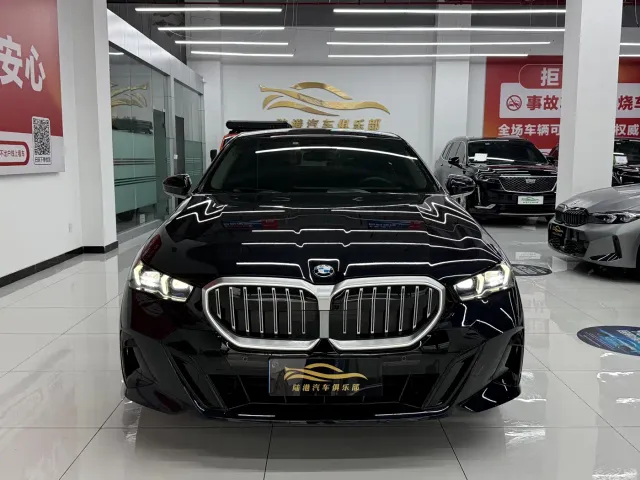BMW 5 Series — Фото автомобиля 2