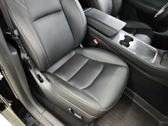 Tesla Model Y — Фото автомобиля 24