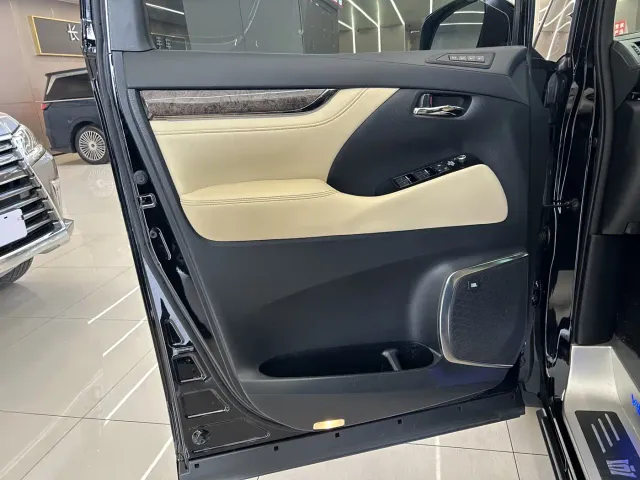 Toyota Vellfire — Фото автомобиля 7