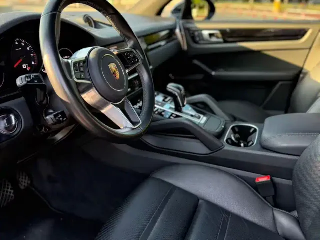 Porsche Cayenne — Фото автомобиля 10