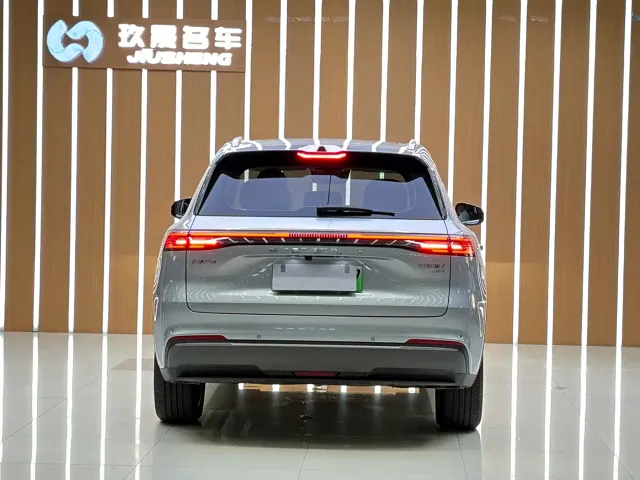 Geely Galaxy Starship 7 EM-i — Фото автомобиля 16