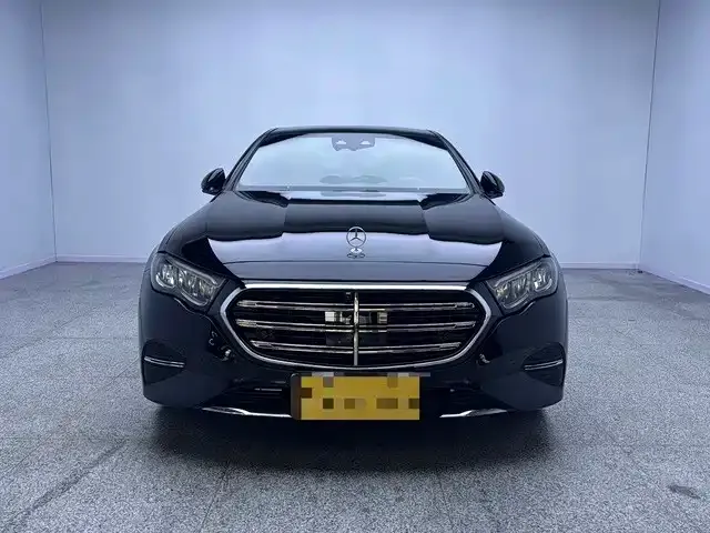 Mercedes-Benz E-Class — Фото автомобиля 2