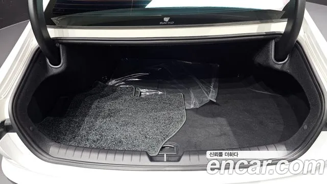 Hyundai Grandeur Grandeur (GN7) 2.5 Бензин 2WD — Фото автомобиля 25