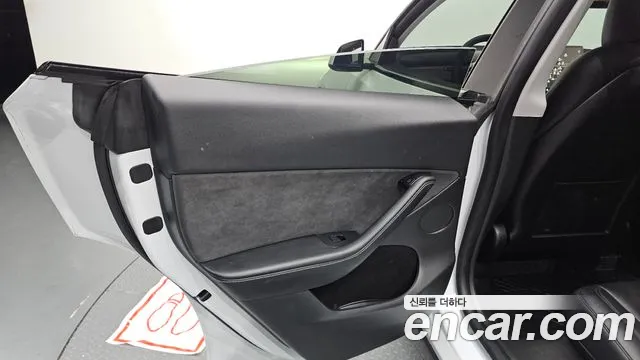 Tesla Model Y — Фото автомобиля 25